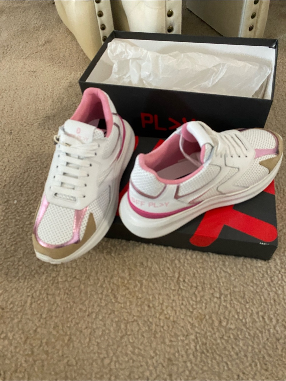 White & Pink Women’s Fashion Sneakers
Size 38